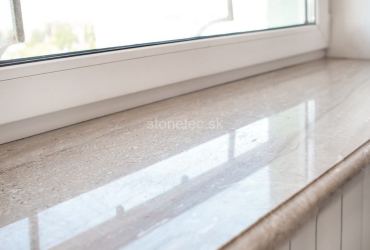 Okenný parapet z hnedého mramoru