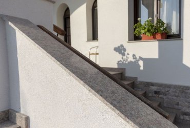 Vonkajšie kamenné parapety