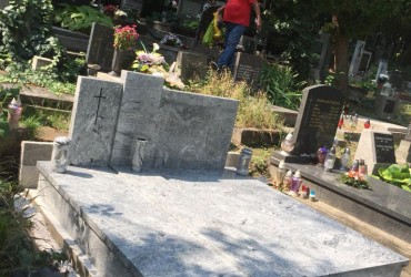 Dvojhrob z masívnych prvkov Viscont White  v Slávičom údolí