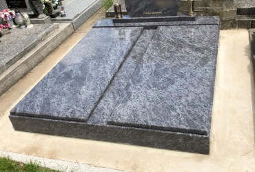 Dvojhrob zo žuly Bahama