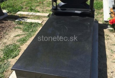 Jednohrob z prírodnej žuly Impala Stonetec
