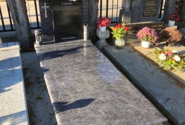 Jednohrob z modro sivej prírodnej žuly Bahama