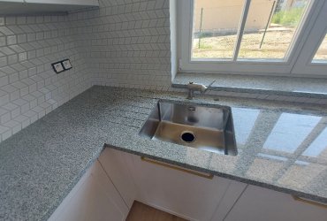 Kamenná kuchynská pracovná doska Viscon White