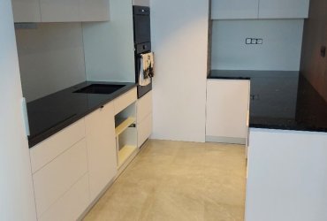 Kuchynská pracovná doska z čierneho prírodného kameňa