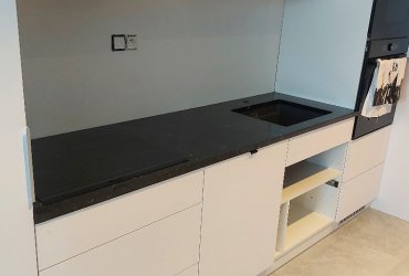 Kuchynská pracovná doska z čierneho prírodného kameňa 3