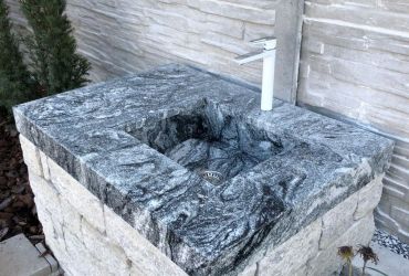 Exteriérové umývadlo z prírodného kameňa Viscon White
