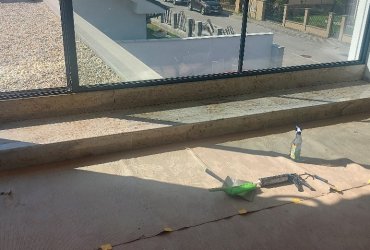Parapet z prírodnej žuly Ivory