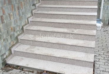 Exteriérové schody z prírodnej žuly Mountain Brown