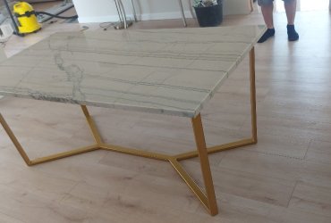 Jedálenský stôl z prírodného quartzitu Macaubas Giotto