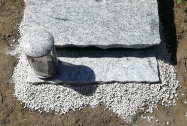 Urnový hrob  z materiálu Viscon White
