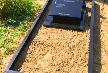 Urnový hrob s ohradou zo žuly Impala Stonetec