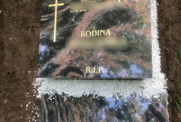 Epitafná doska zo žuly Aurora