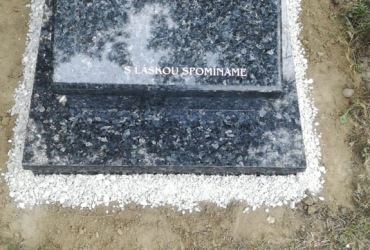 Urnový hrob zo žuly  Labrador Blue Pearl
