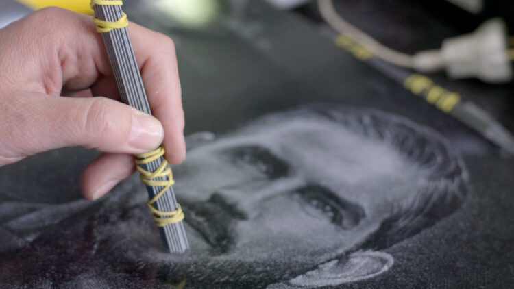 Gravírovanie na pomník: možnosti personalizácie, ktoré dávajú spomienke tvár